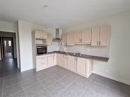 location appartement 4 pièces 111m² doue la fontaine 49700