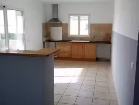 location appartement 4 pièces 120 m² à saint-martin-de-crau (13310)