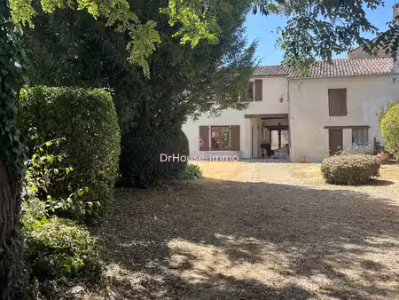 maison en pierre avec appartement indépendant et jardin clos - hyper-centre de jaunay-mari