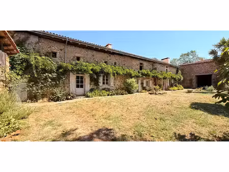maison avec terrasse mazerolles (16)