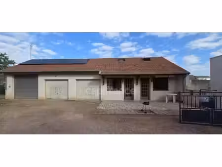 toulon-sur-arroux – maison avec 2 garages attenants  jardin et combles aménageables