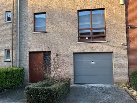 maison 2 façades de 203 m2 avec jardin et garage
