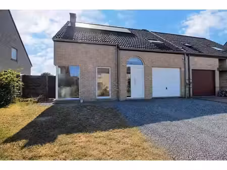 villa 3 façades rénovée – 3 chbres – garage – peb b