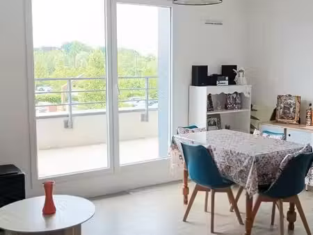 appartement t2 dernier étage avec une grande terrasse