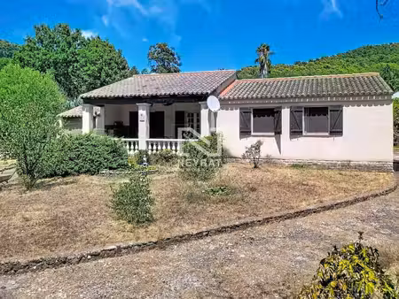 maison individuelle à fort potentiel – 3 chambres  terrain arboré de 1 500 m²