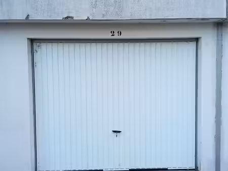 grand garage / box fermé en résidence sécurisée avec portail - st martin d'hères