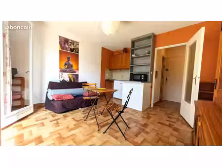 studio meublé avec balcon sud  entièrement rénové  dans petite résidence fermée