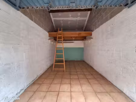 a louer / garage individuel fermé avec mezzanine - proche centre-ville - residence le tika