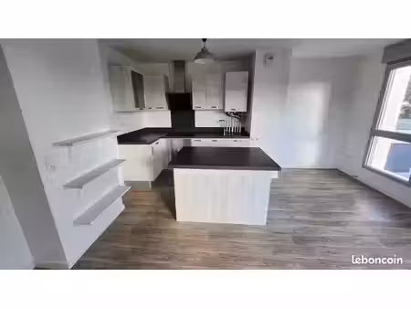 chilly-mazarin particulier loue t3  62.7m2  2ème étage + terrasse de 8m2