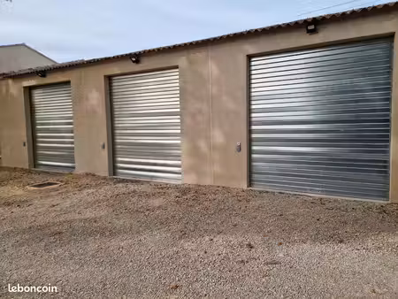 box de stockage local entrepôt dépôt hangar