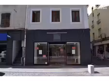 a louer - local commercial d exepti̇on au coeur d albertville de 145m2