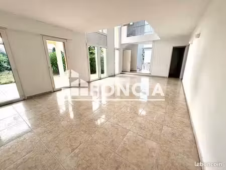 villa 5 pièces 135 m²