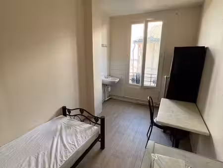 chambre à louer au mois