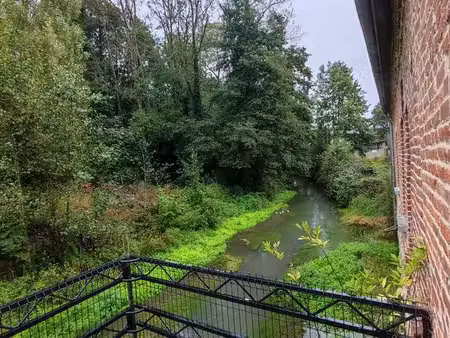 maison avec jolie terrasse sur rivière