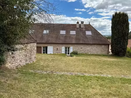 grande maison dans la campagne