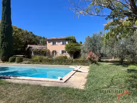 villa en campagne avec piscine