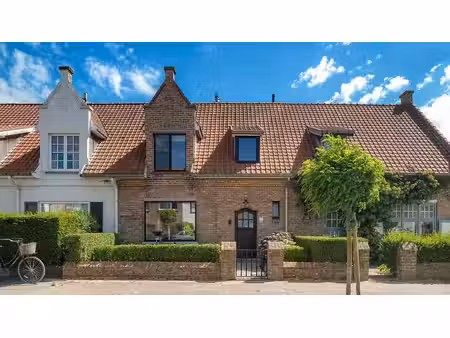 maison rénovée  idéalement située dans le vieux knokke  à...