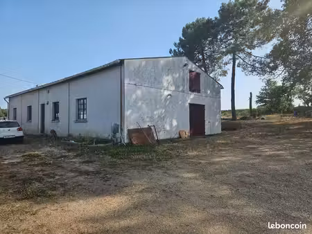 maison deux cent cinquante mètres carrés plus en gare quatre cents mètres carrés sur six m