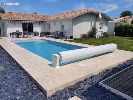 location maison contemporaine au mois