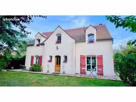 maison familiale 148m2 dans résidence calme  grand jardin 1625mm2 entre étangs et forêt