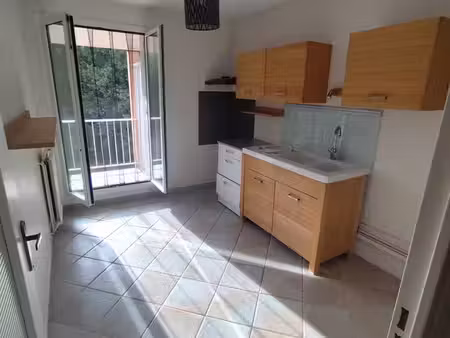 appart t2 52m² + cave + ascenseur