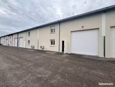 a louer entrepôt/atelier/bâtiment industriel/ 300m² + bureaux • tarascon za roubian • zone