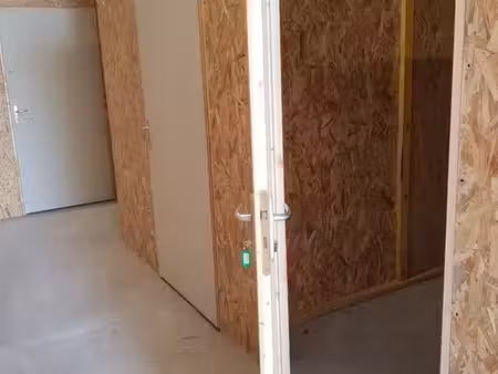 box de stockage de 12 m2 soit 30 m3 surveillé
