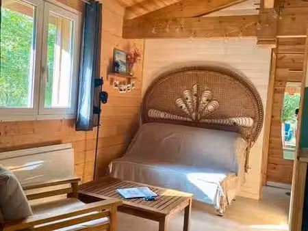 cabane meublée- 2 hectares de jardin- location temporaire