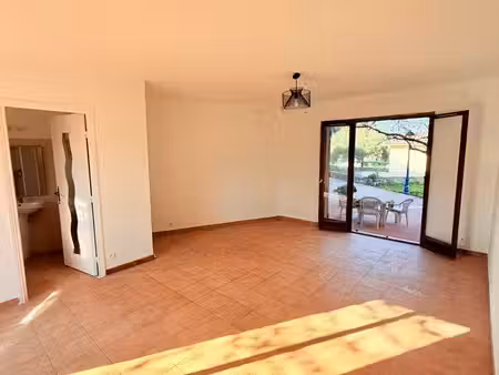 studio 28 m² avec 2 extérieurs privatifs – mer à 50 m – parking