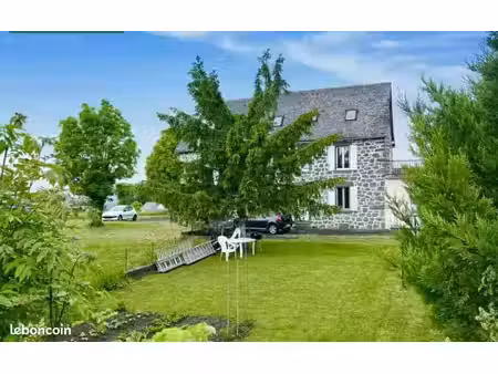 belle maison en pierre - mur de barrez