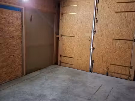 local entrepôt
