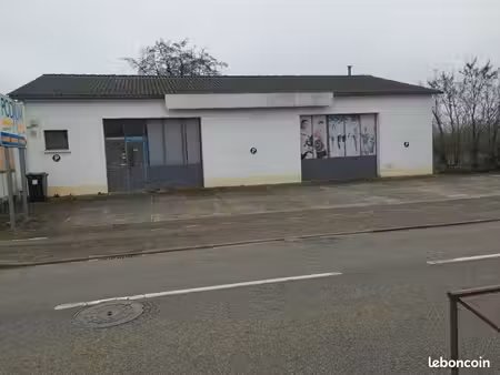 local commercial fenouillet village
