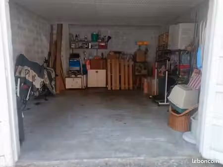 garage fermé de 22 m² + place de parking