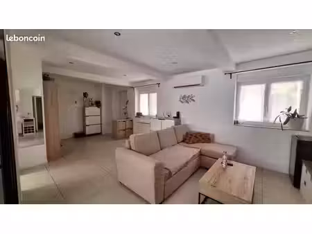 appartement t2 rénové avec cour privative de 18 m² – clermont-l'hérault