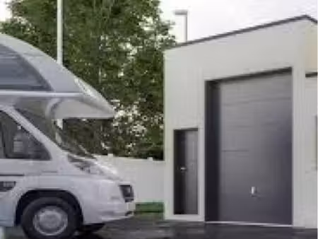 local 30m2 / box / garage camping car