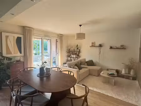 beau t3 65 m² très lumineux rénové – 2 balcons – parking