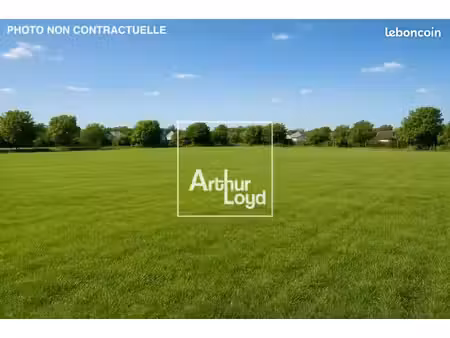 terrain 13 741 m² muret