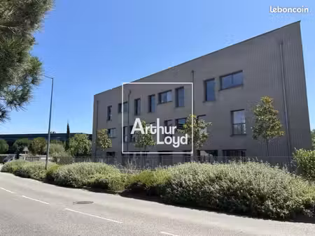 bureaux 146 m²