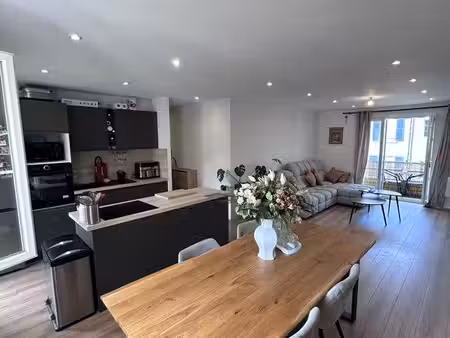 appartement t3 rénové – 67 m² – double balcon est/ouest – voiron centre