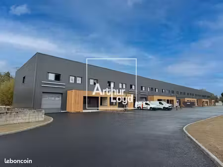 local d'activité 1 068 m²