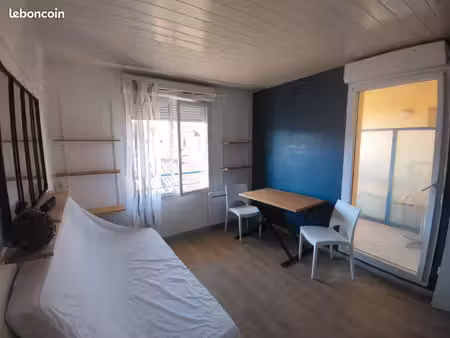 studio meublé avec terrasse couverte dans résidence recente proche gare pas de parking