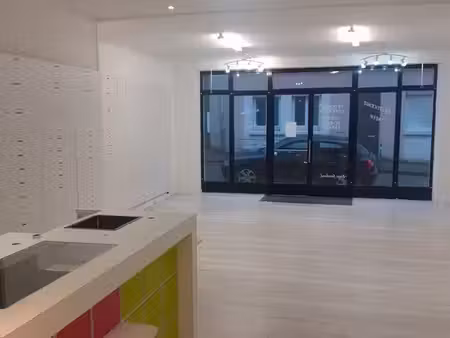 local commercial 100m2