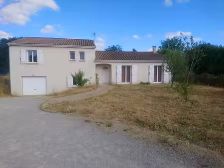 maison t4 meublée avec double garage et un grand jardin au c