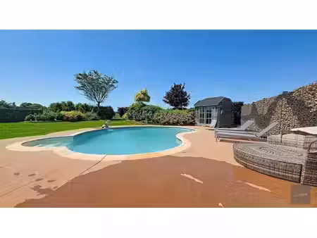 propriété avec maison 280 m²  entrepôt 170m² + appart 2 ch