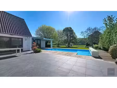 propriété de standing avec piscine