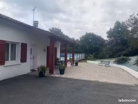 maison basque à la campagne