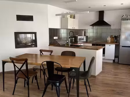 maison de village meublée avec garage et extérieur