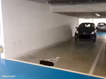 grande place parking sécurisée - nanterre mont-valérien / place de la boule