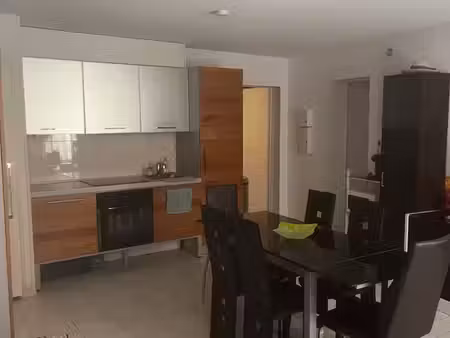 t2 meublé 37m² – emplacement cité médiévale  à 2mn à pied du centre ville – disponible 3 s