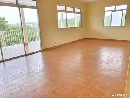 à louer – f4 130 m² – haut de villa – thoraille  rivière-salée
